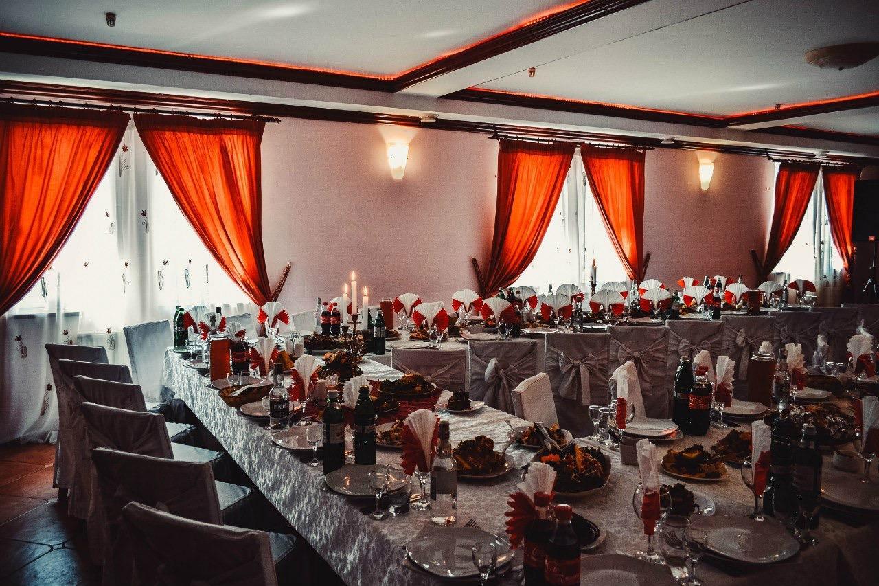 Tri Dorogi Hotel Lviv Bagian luar foto