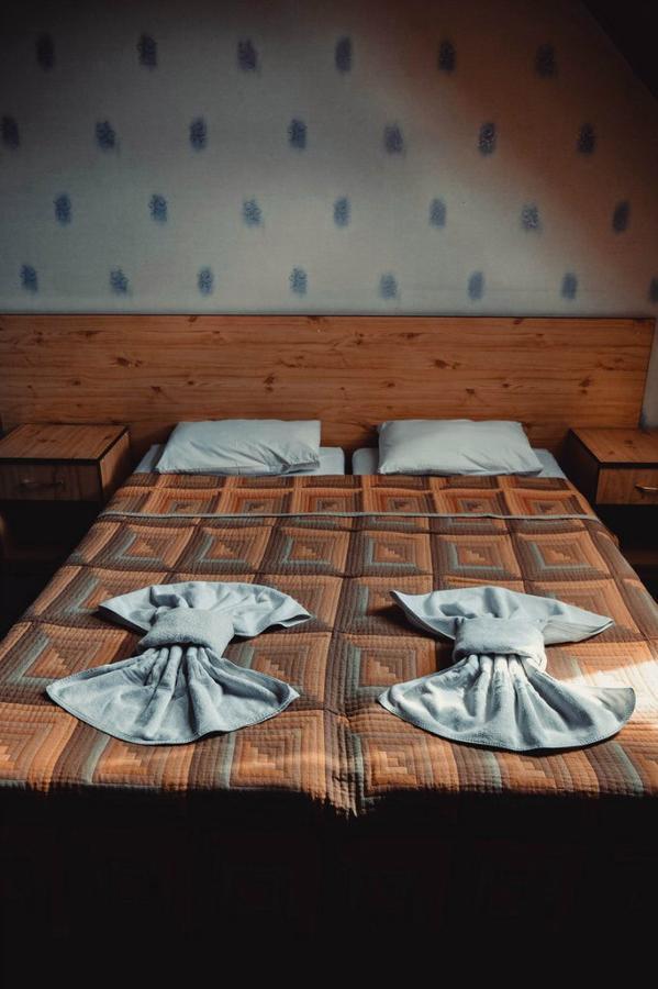 Tri Dorogi Hotel Lviv Bagian luar foto