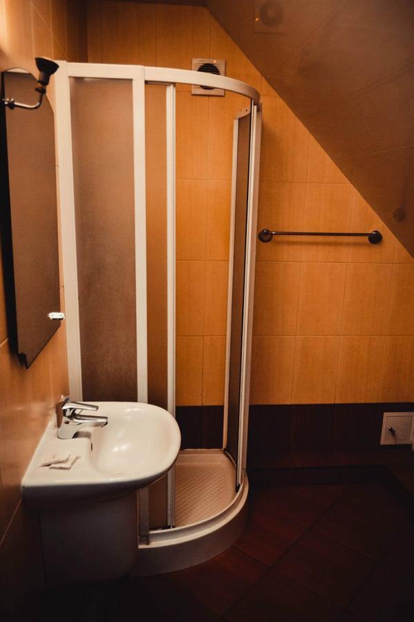 Tri Dorogi Hotel Lviv Bagian luar foto