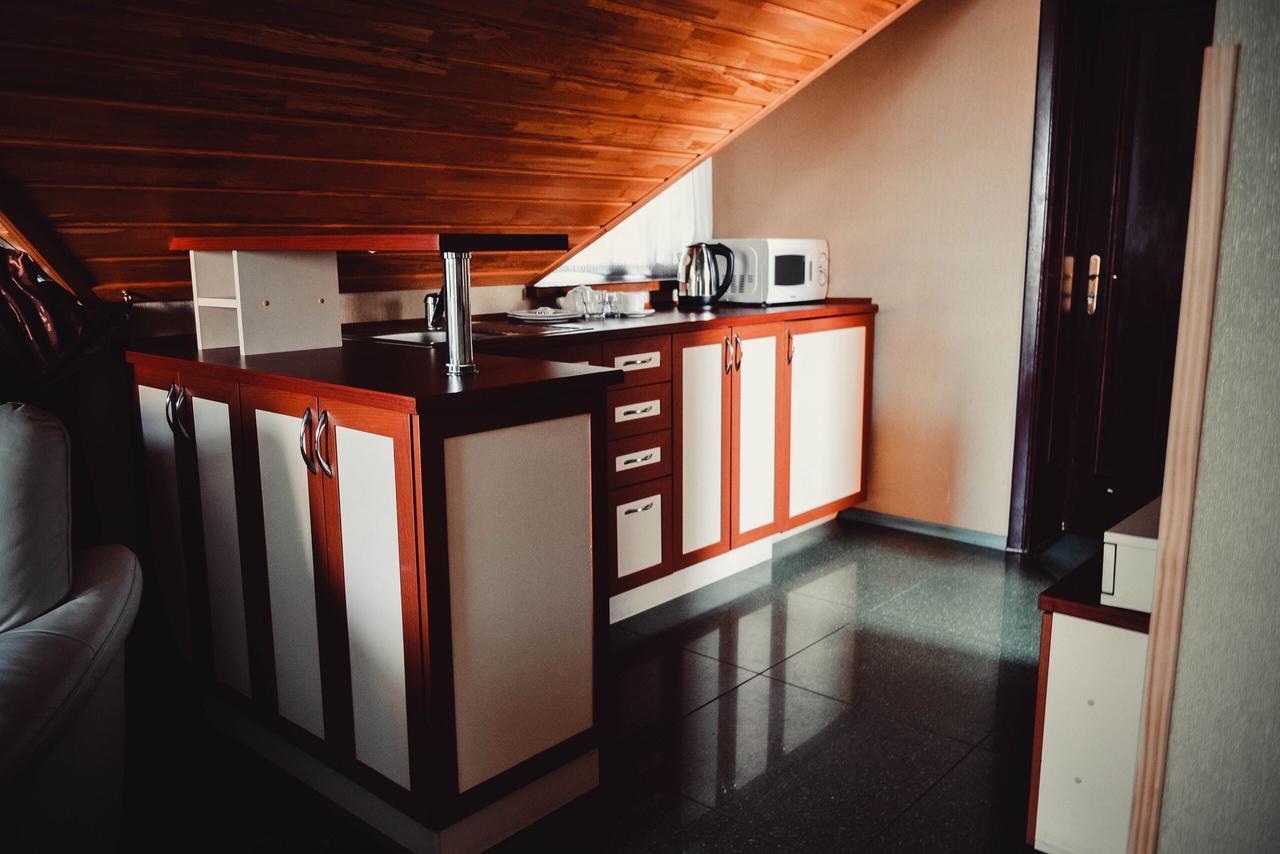 Tri Dorogi Hotel Lviv Bagian luar foto