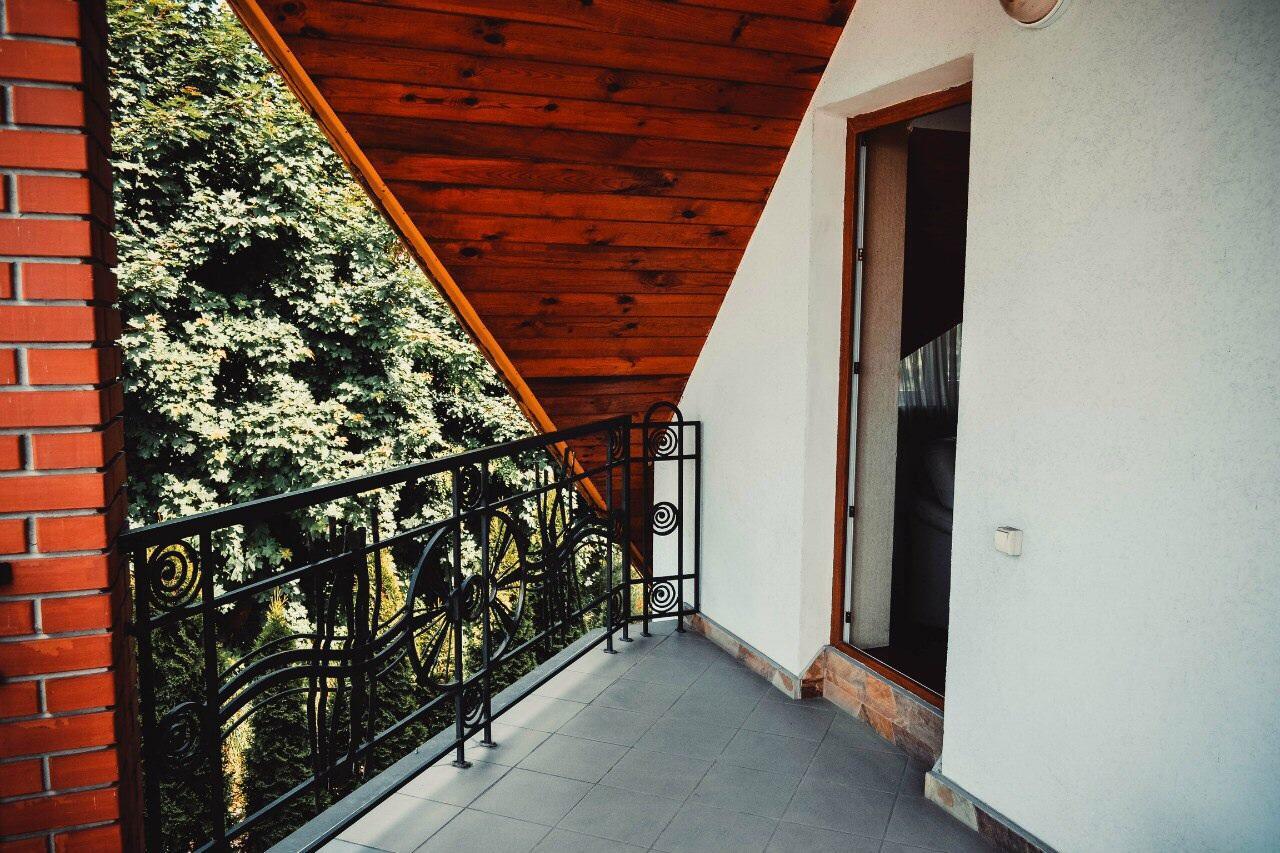 Tri Dorogi Hotel Lviv Bagian luar foto