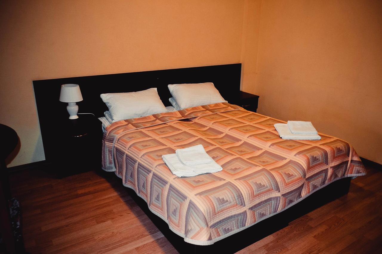 Tri Dorogi Hotel Lviv Bagian luar foto
