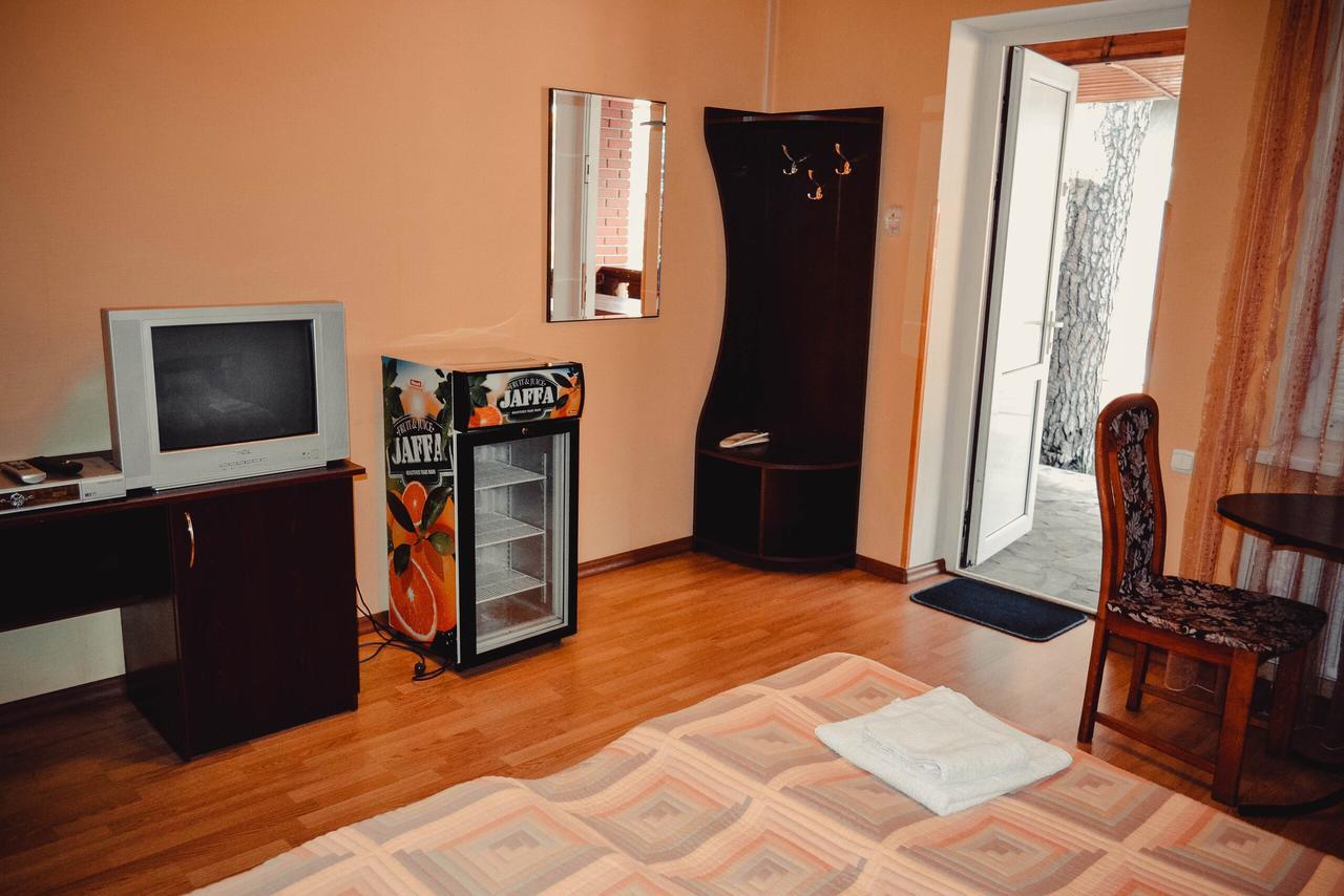 Tri Dorogi Hotel Lviv Bagian luar foto