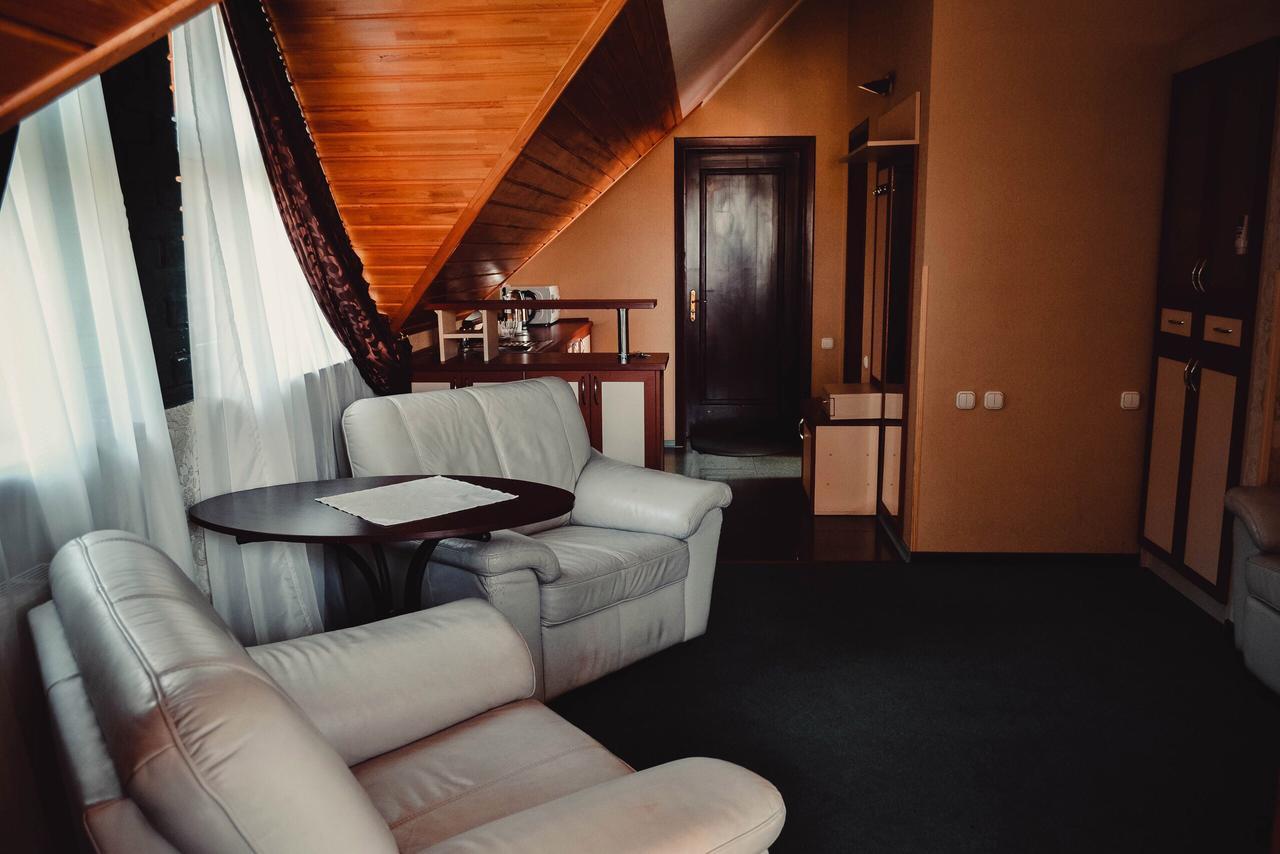 Tri Dorogi Hotel Lviv Bagian luar foto
