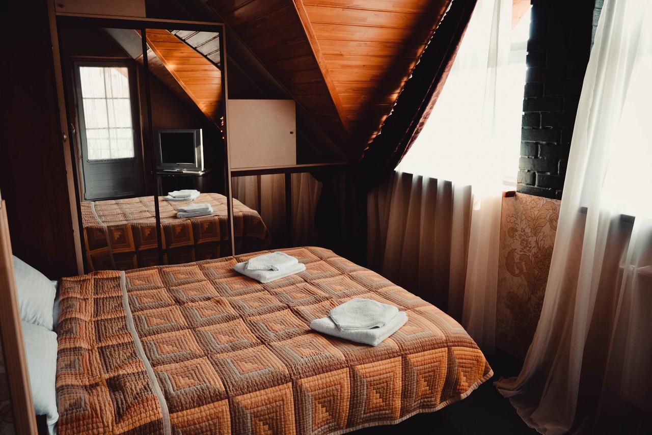Tri Dorogi Hotel Lviv Bagian luar foto