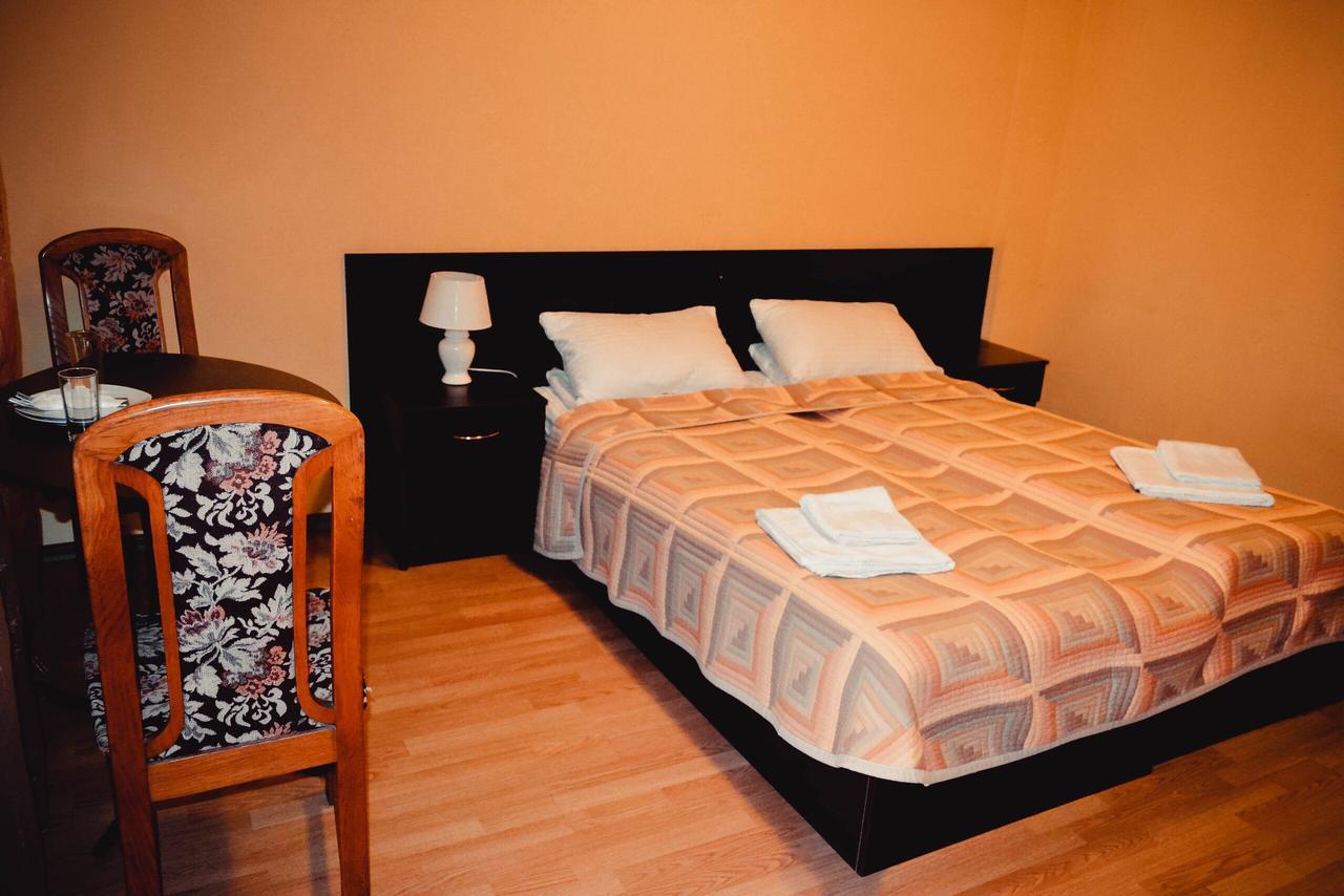 Tri Dorogi Hotel Lviv Bagian luar foto