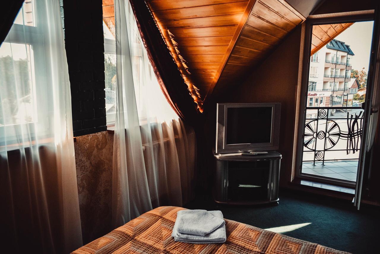 Tri Dorogi Hotel Lviv Bagian luar foto
