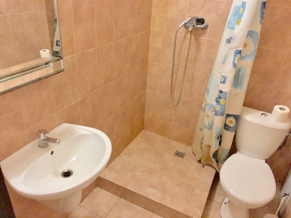 Tri Dorogi Hotel Lviv Bagian luar foto